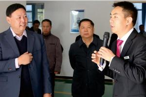 Guo An (first from the left),Secretary of theYingtan Municipal Party Committee of JiangxiProvince,inspected Life Medical.